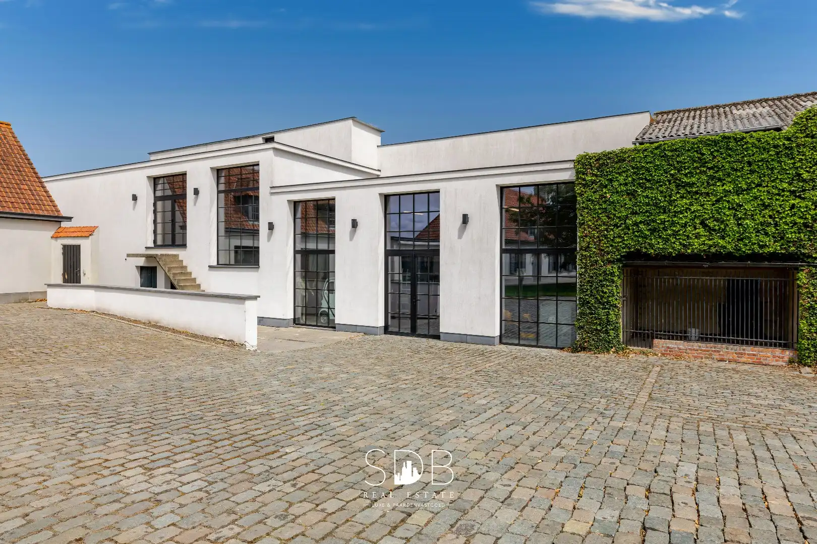 Landelijke villa met bijgebouwen en graslanden op 23.740m² foto 29
