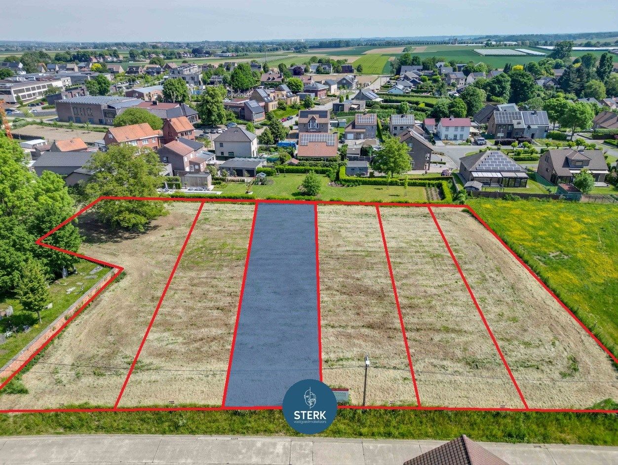 HALFOPEN BOUWGROND VAN 6A 26CA OP EEN TOPLOCATIE TE RIEMST !  foto {{pictureIndex}}