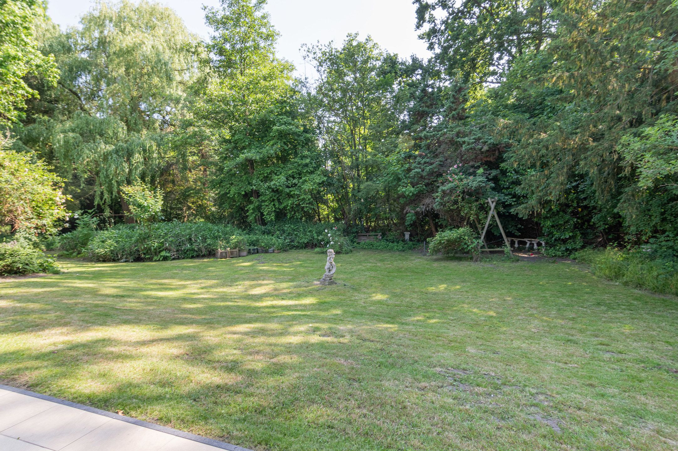Riante jaren 80 villa in een groene omgeving  foto 6