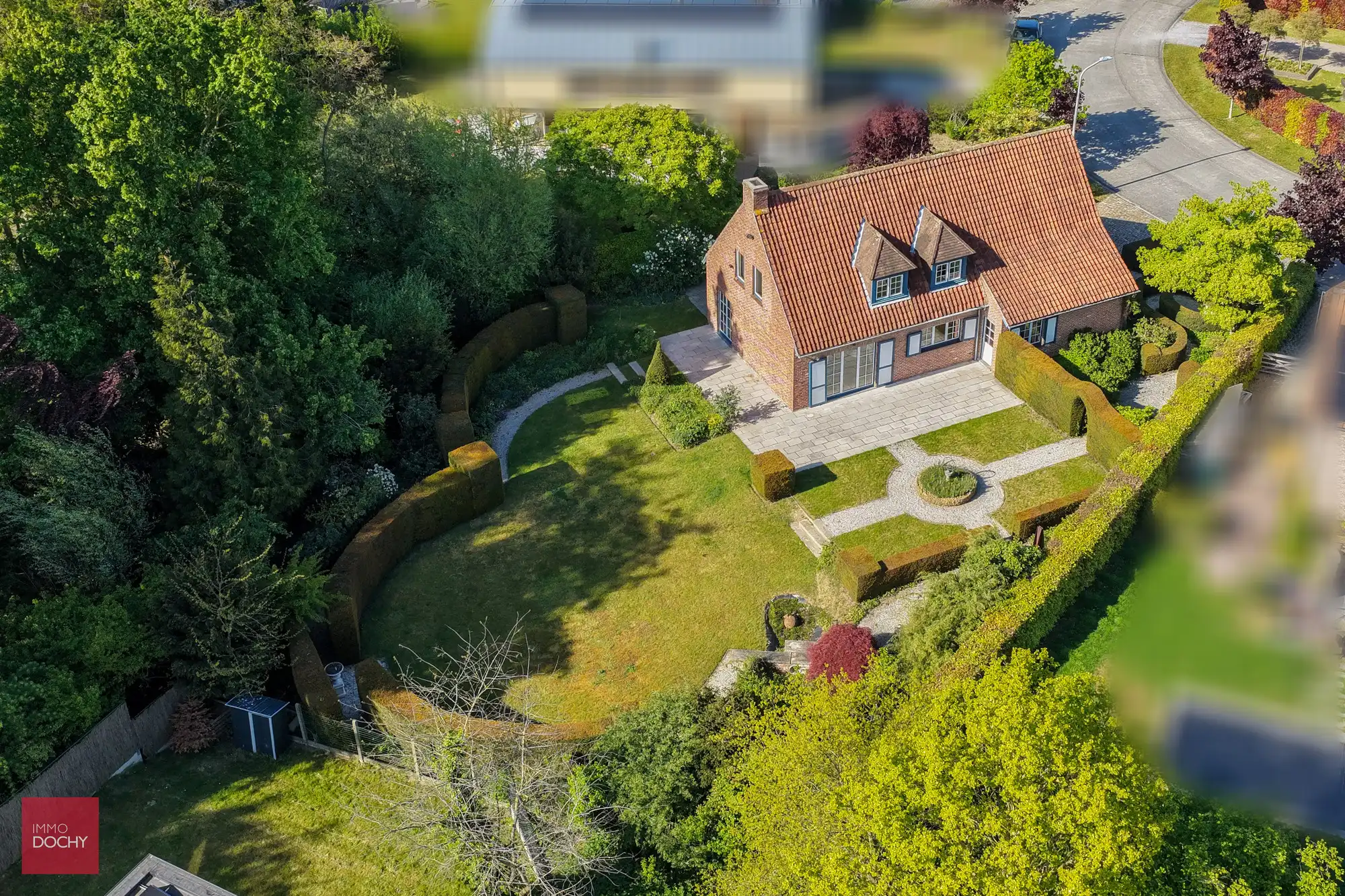 Hoofdfoto van de publicatie: Zeer rustig en residentieel gelegen verzorgde villa