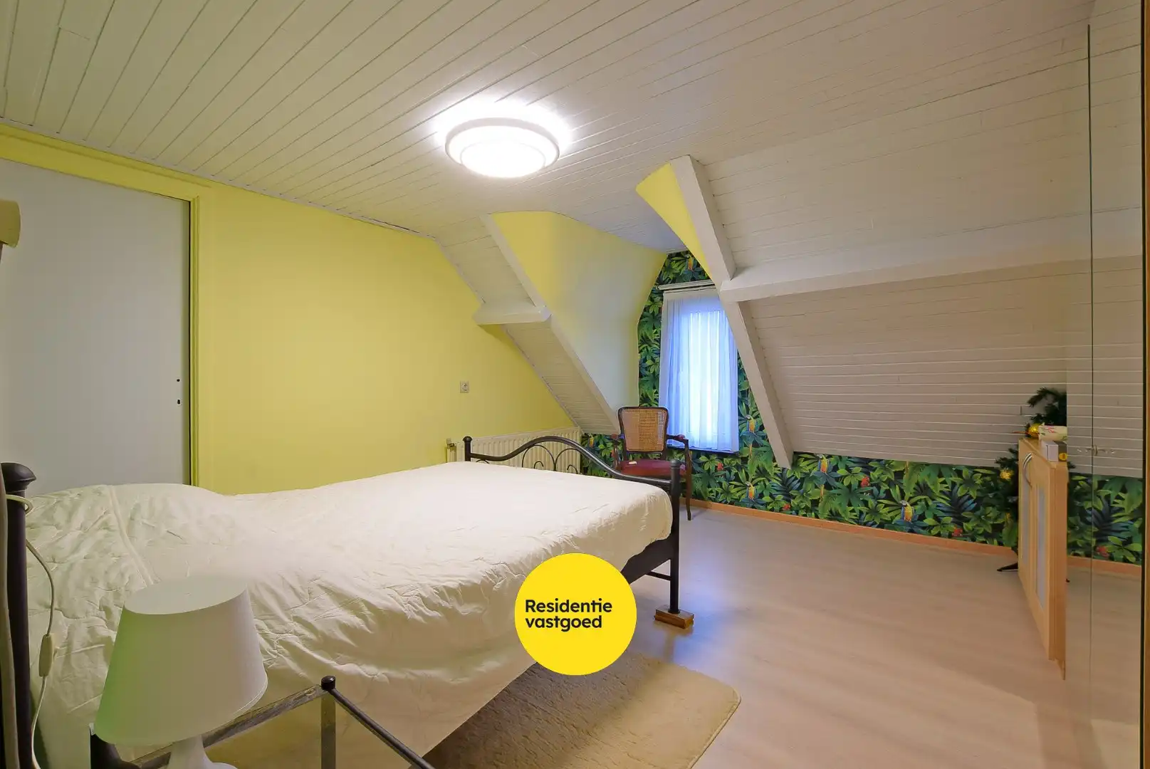 Statige herenhuis te Nieuwpoort-stad met 4 slaapkamers en 2 badkamers. foto 10