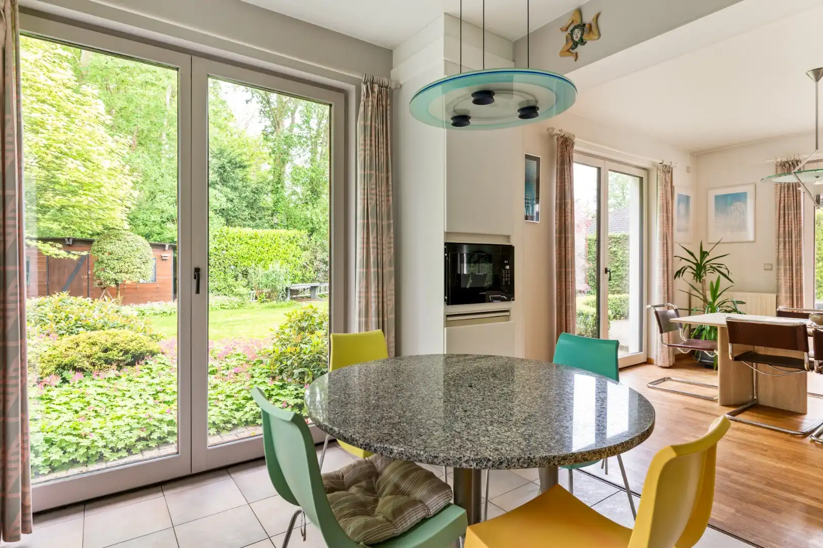 Topgelegen gezinswoning met zuidtuin in een groene woonwijk! foto 10