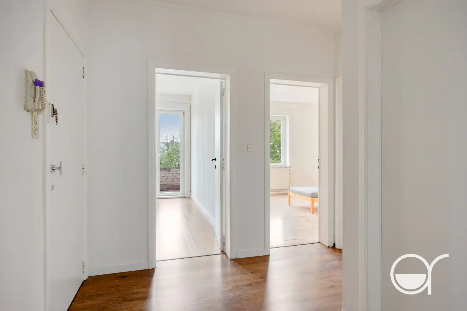 Instapklaar tweeslaapkamerappartement met garagebox foto 12