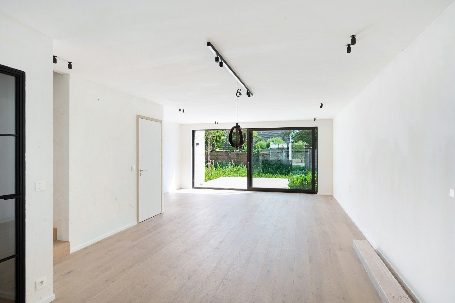 Ongemeubeld: moderne geothermische en energiezuinige woning te Knokke foto 4