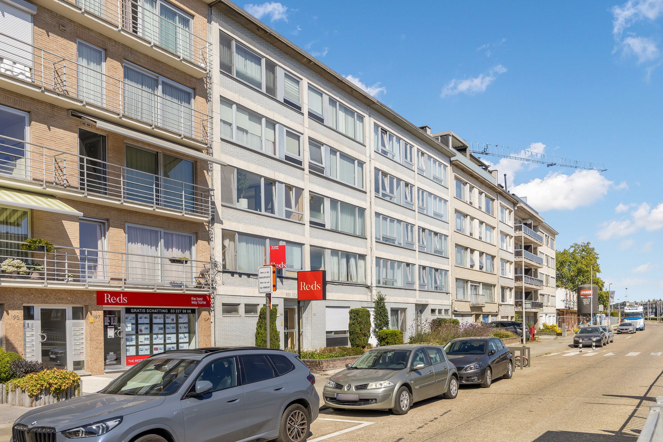 volledig gerenoveerd appartement met 2 slaapkamers en terras foto {{pictureIndex}}