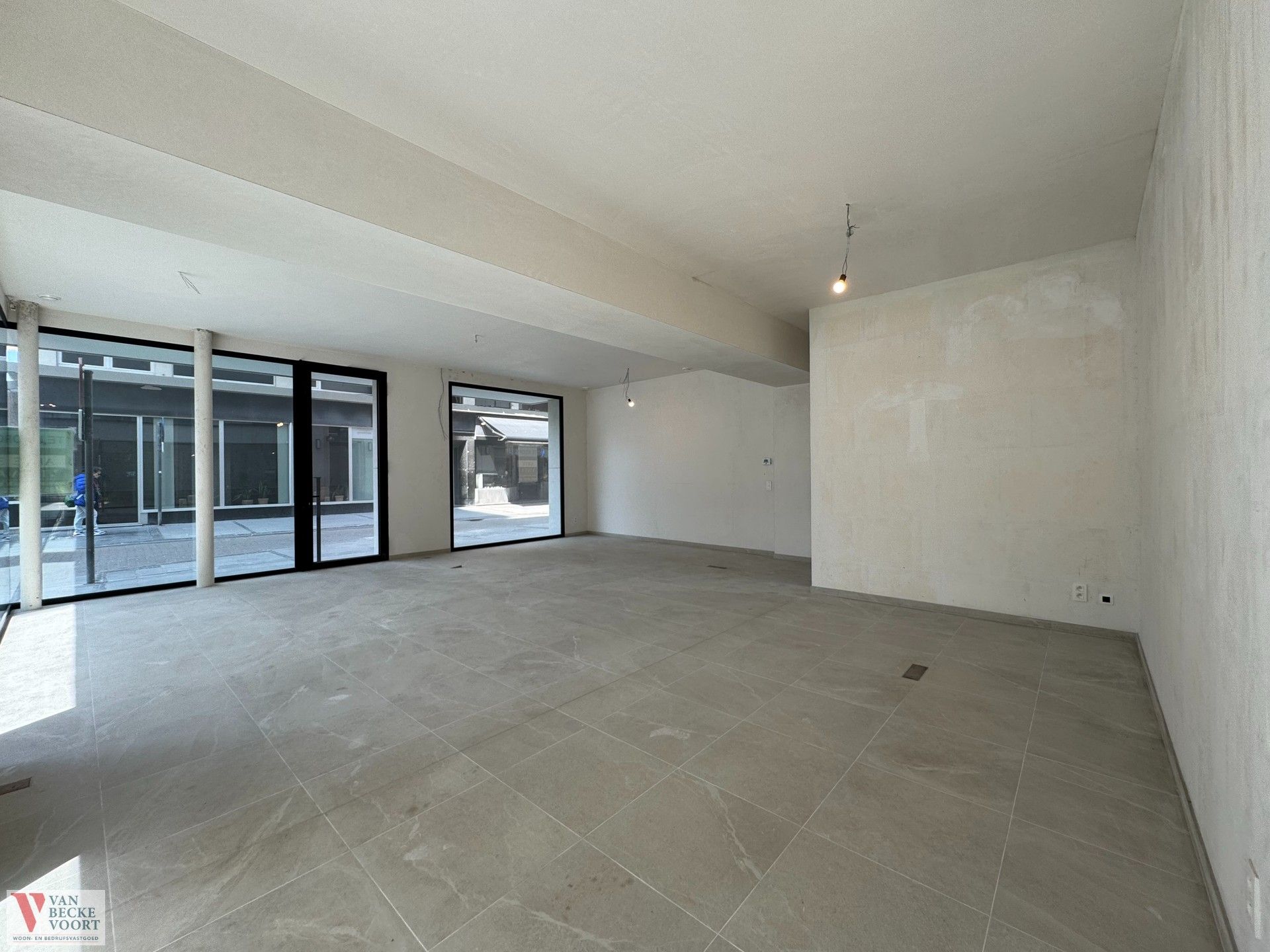 Handelsgelijkvloers 75m² in nieuwbouwresidentie foto 5