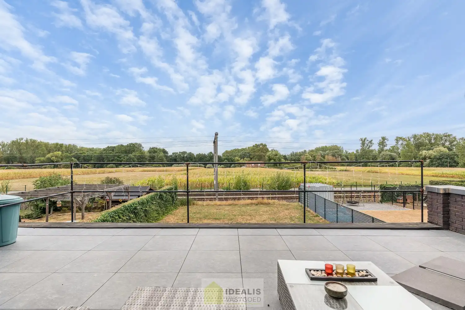 IDEALIS VASTGOED – GELIJKVLOERSE KANTOORRUIMTE MET BOVENLIGGEND APPARTEMENT OP EEN ZICHTLOCATIE IN DIEPENBEEK! Deze gelijkvloerse kantoorruimte van + - 105m² met bovenliggend apart toegankelijk appartement van + - 97 m² met zeer ruim terras is gelegen langs de Steenweg in Diepenbeek en heeft ruim voldoende parkeergelegenheid op eigen terrein. De perfecte zet voor zij die op zoek zijn naar een interessante investering op een zichtlocatie! foto 29