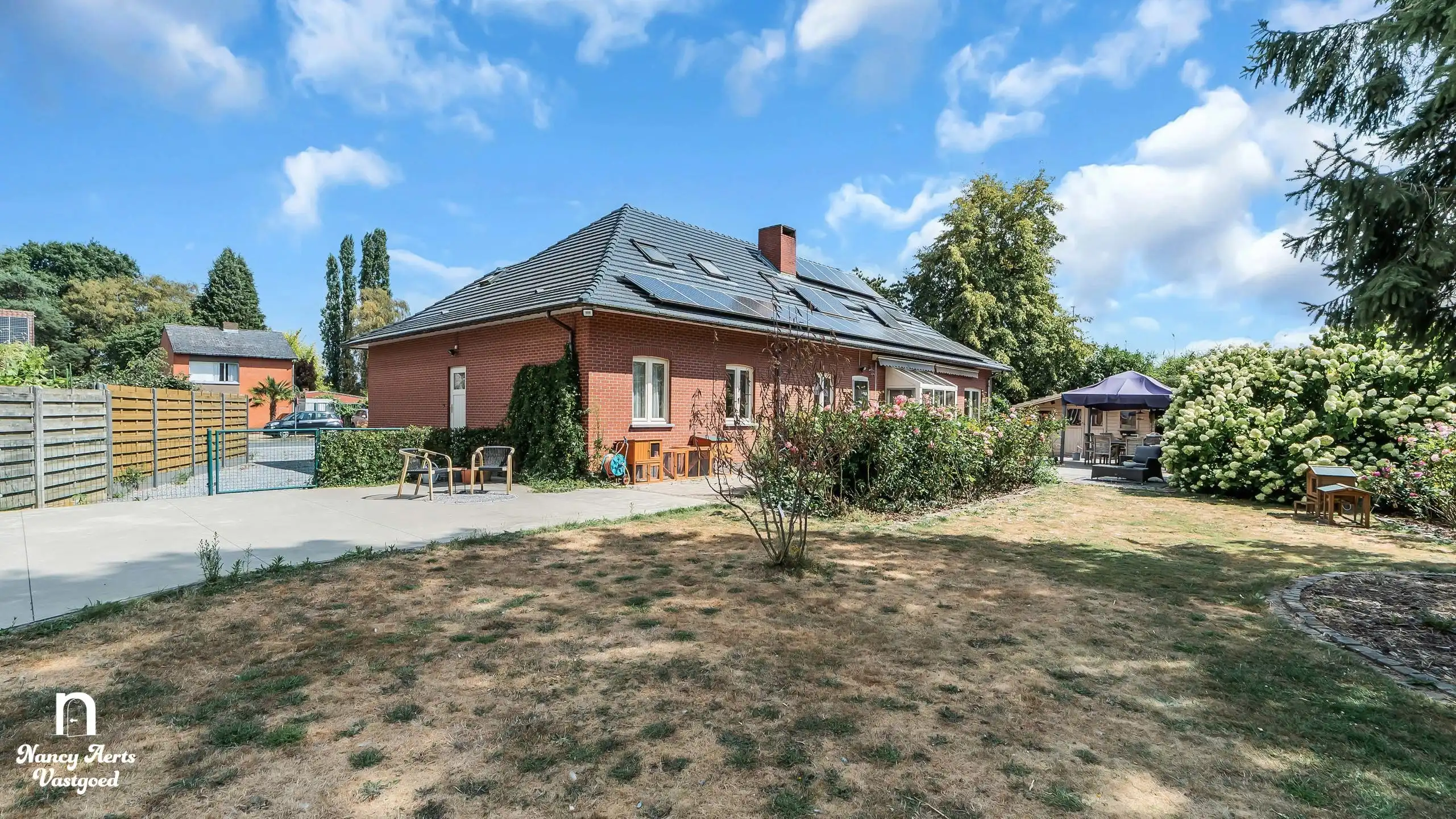 Veelzijdige villa met bijna 20 are groen en aparte woonunit foto 32