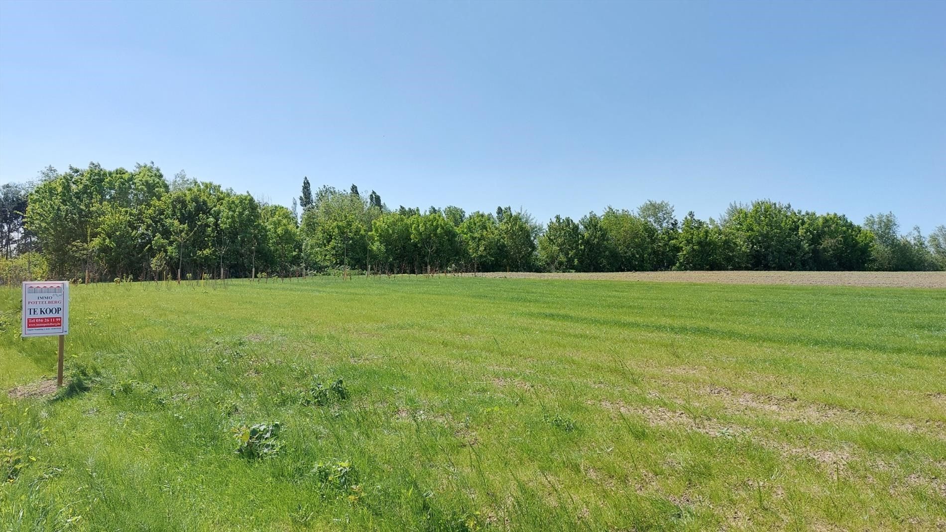Perceel bouwgrond van 694 m² voor open bebouwing! foto {{pictureIndex}}