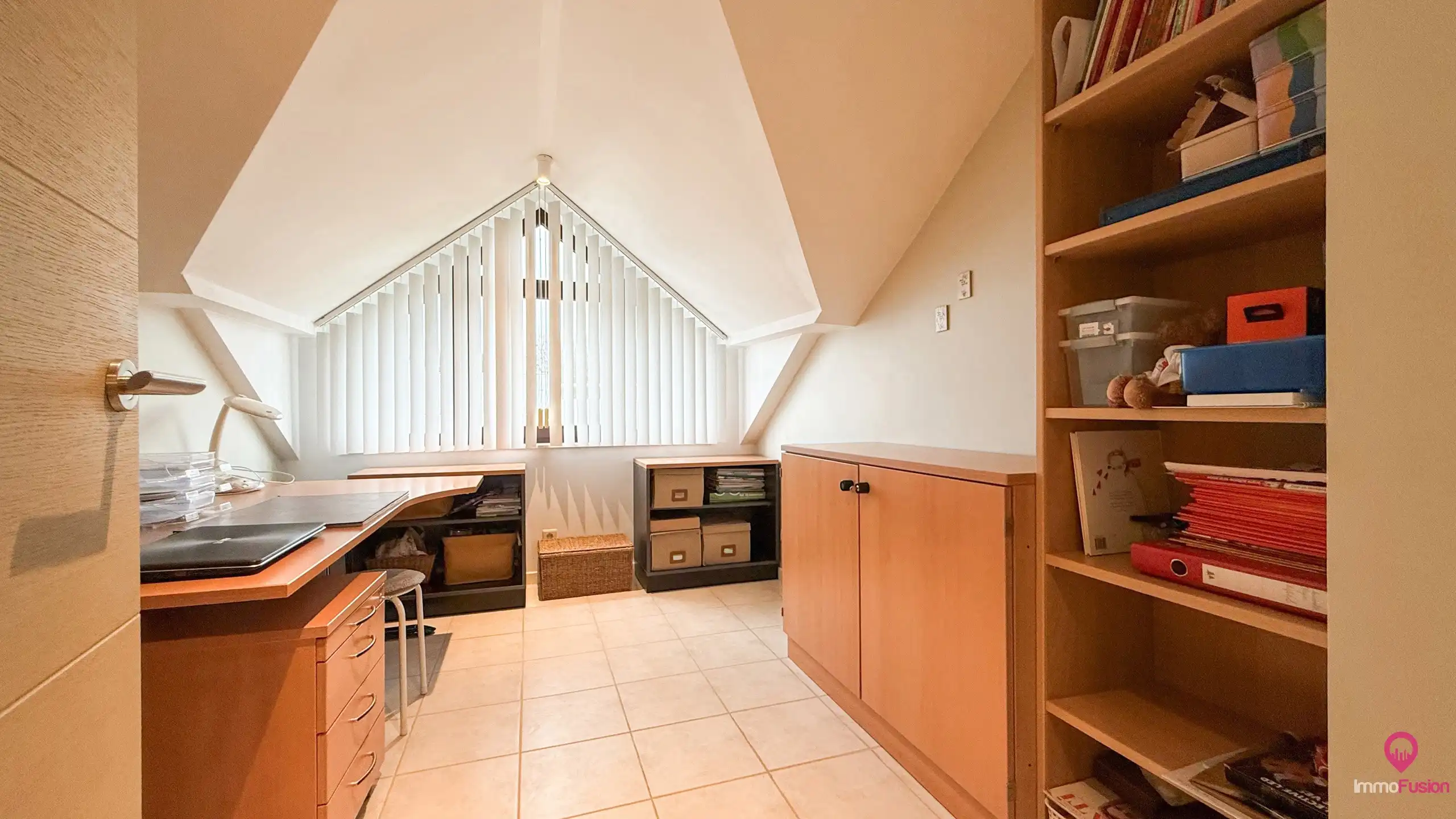 Instapklare woning met 4 slpks, inpandige garage + kelder!  foto 40