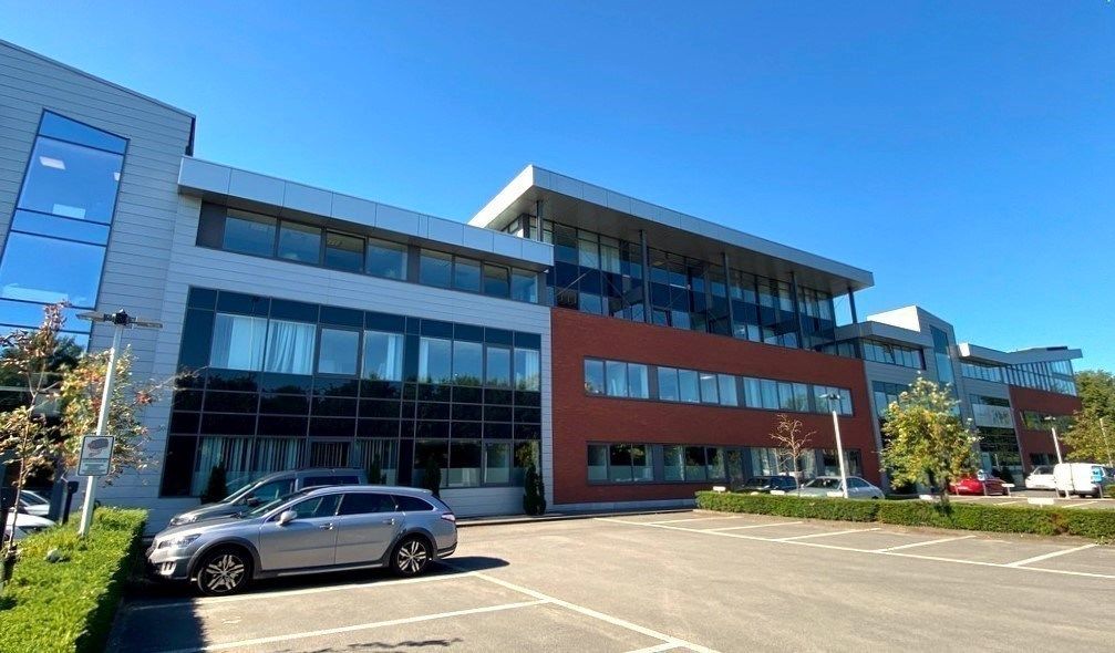 Exclusief ingericht kantoor te huur in Dionysius KMO center te Sint-Denijs-Westrem foto {{pictureIndex}}