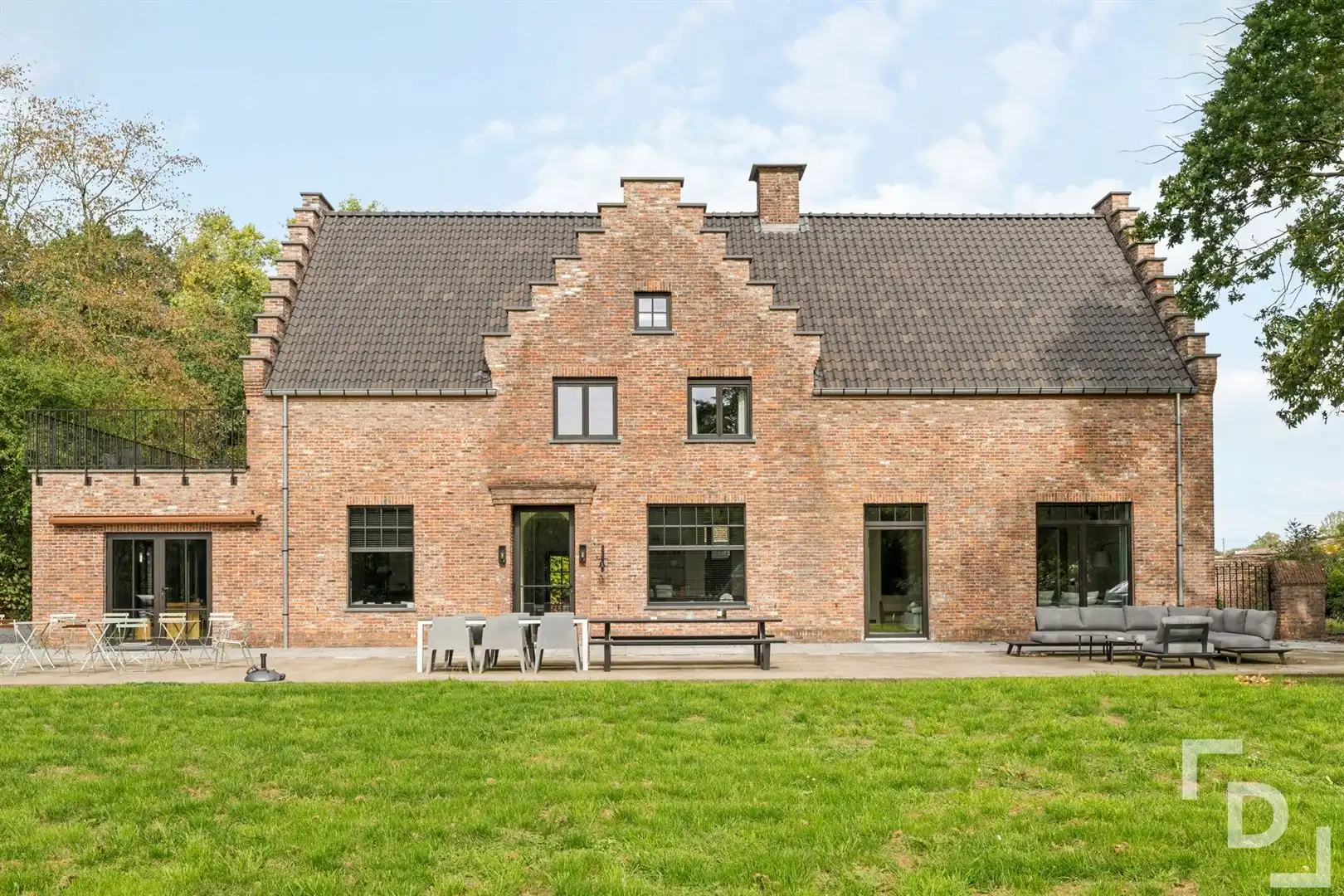 Modern landhuis met riante parktuin op 4,7 ha. foto 2