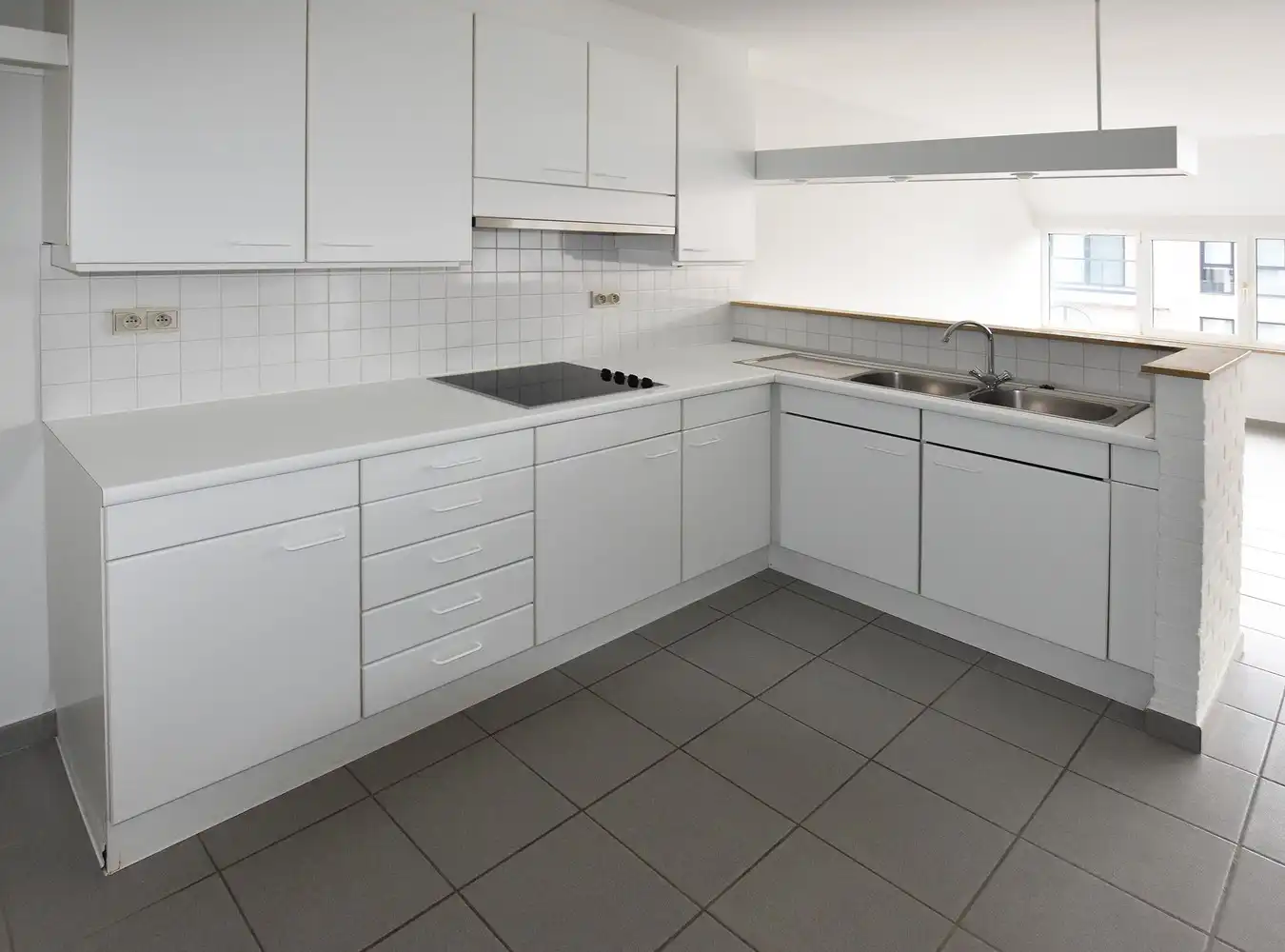 Mooi verzorgd appartement op de 2de verdieping links met terras in het centrum van Wijnegem. foto 5