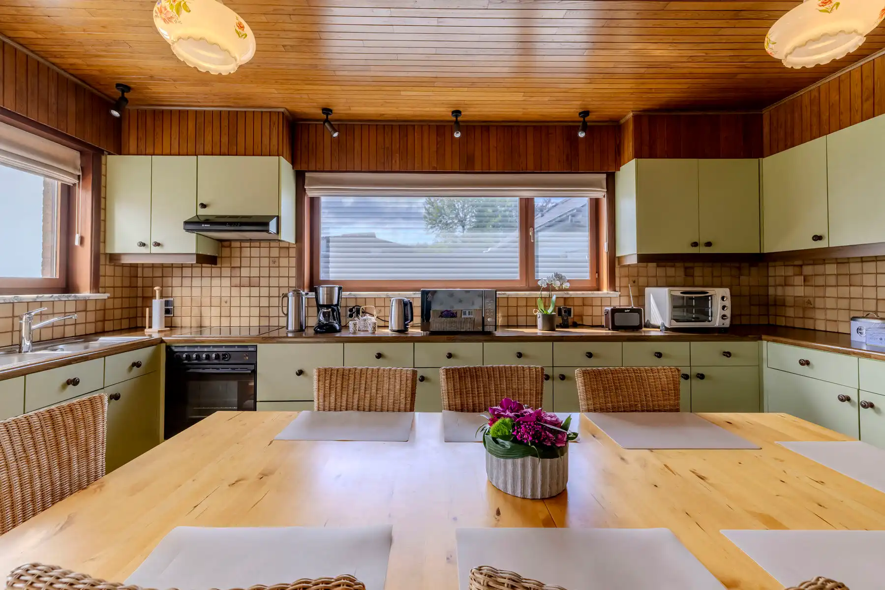 Onderhouden laagbouwwoning met 3slpk, garage en tuin foto 12