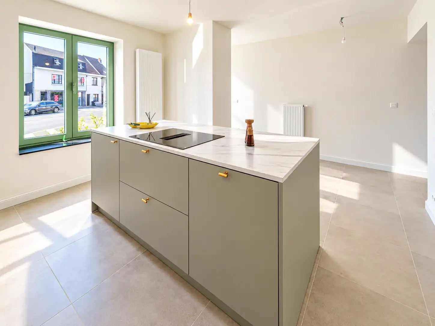 Ruime woning met 4 slpk's en tuin foto 4