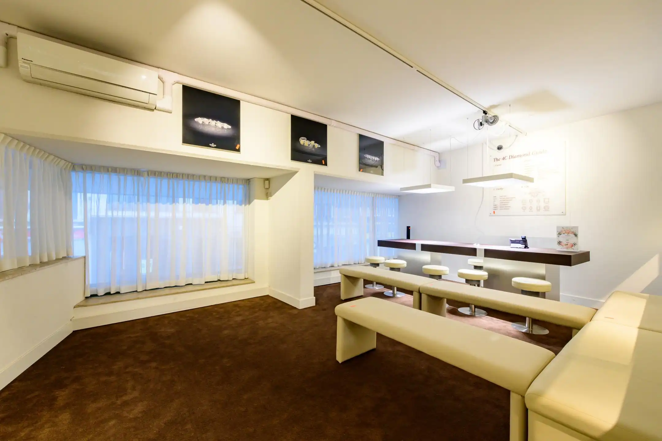 Toonzaal/kantoren te koop/te huur foto 10