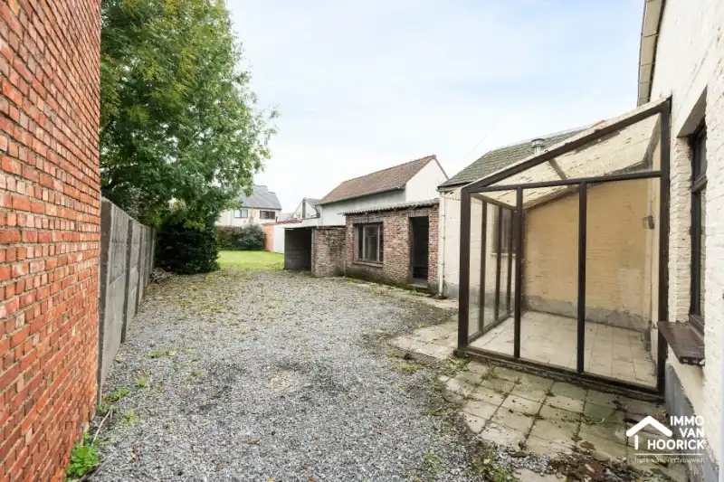 Te renoveren woning aan de stadsrand op 390m² grondoppervlak! foto 15