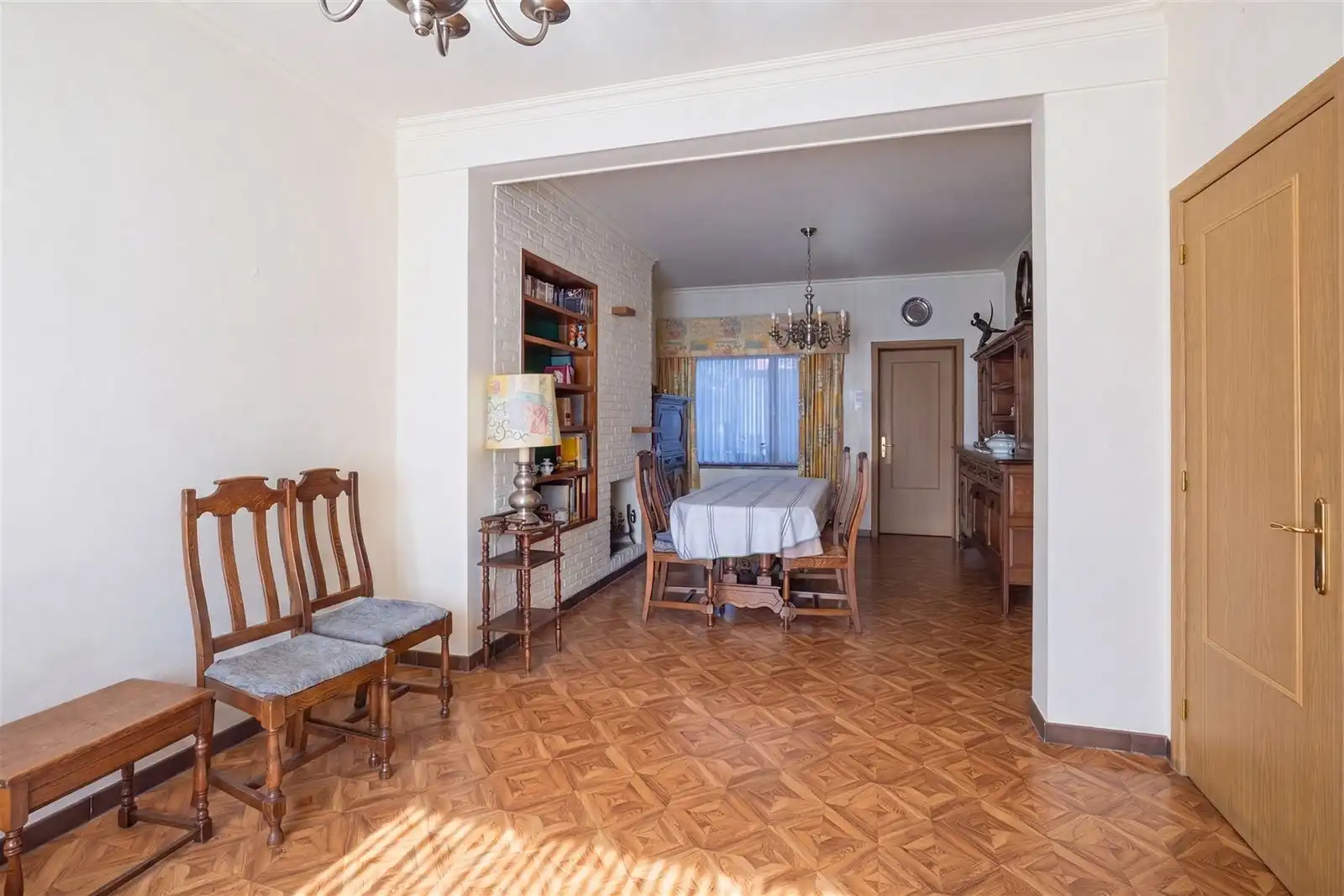 Te renoveren woning met 4 slpk, tuin en garage in Deinze. foto 7