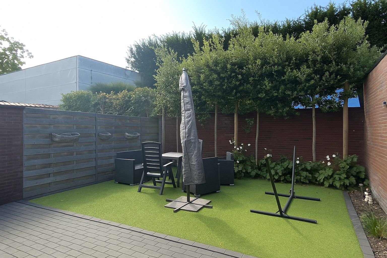 INSTAPKLARE RIJWONING MET 3 SLAAPKAMERS, GARAGE EN TUIN foto 4
