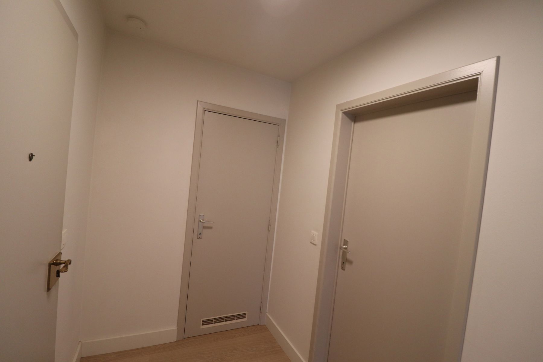 Gerenoveerd appartement op de 2de verdieping met 2 slaapkamers, terrassen en garage. foto 15