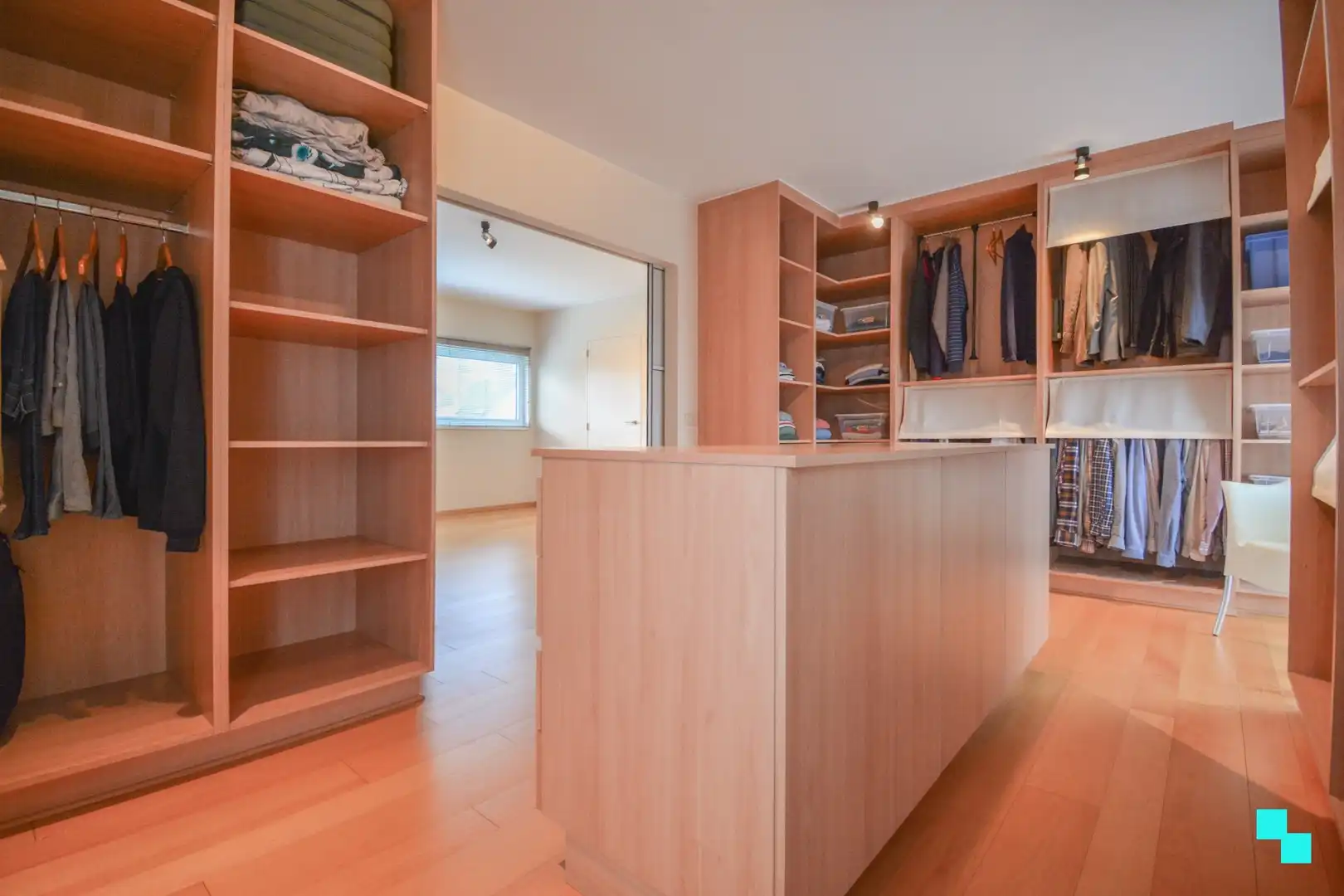 Bijzonder lichtrijke en verrassend ruime villa te Hooglede foto 24