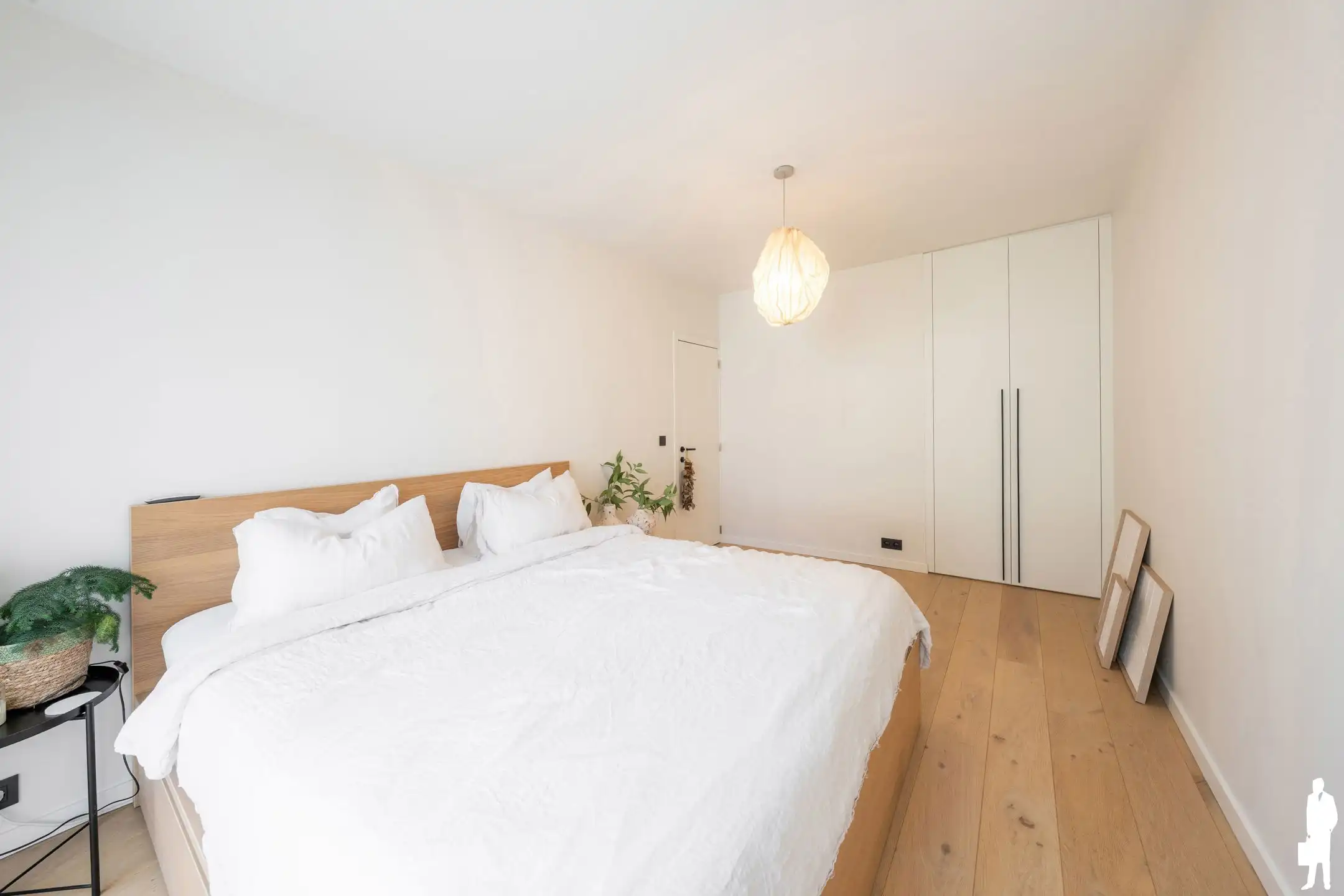 Gerenoveerd appartement met 2 slpks, tuin en autostaanplaats foto 19