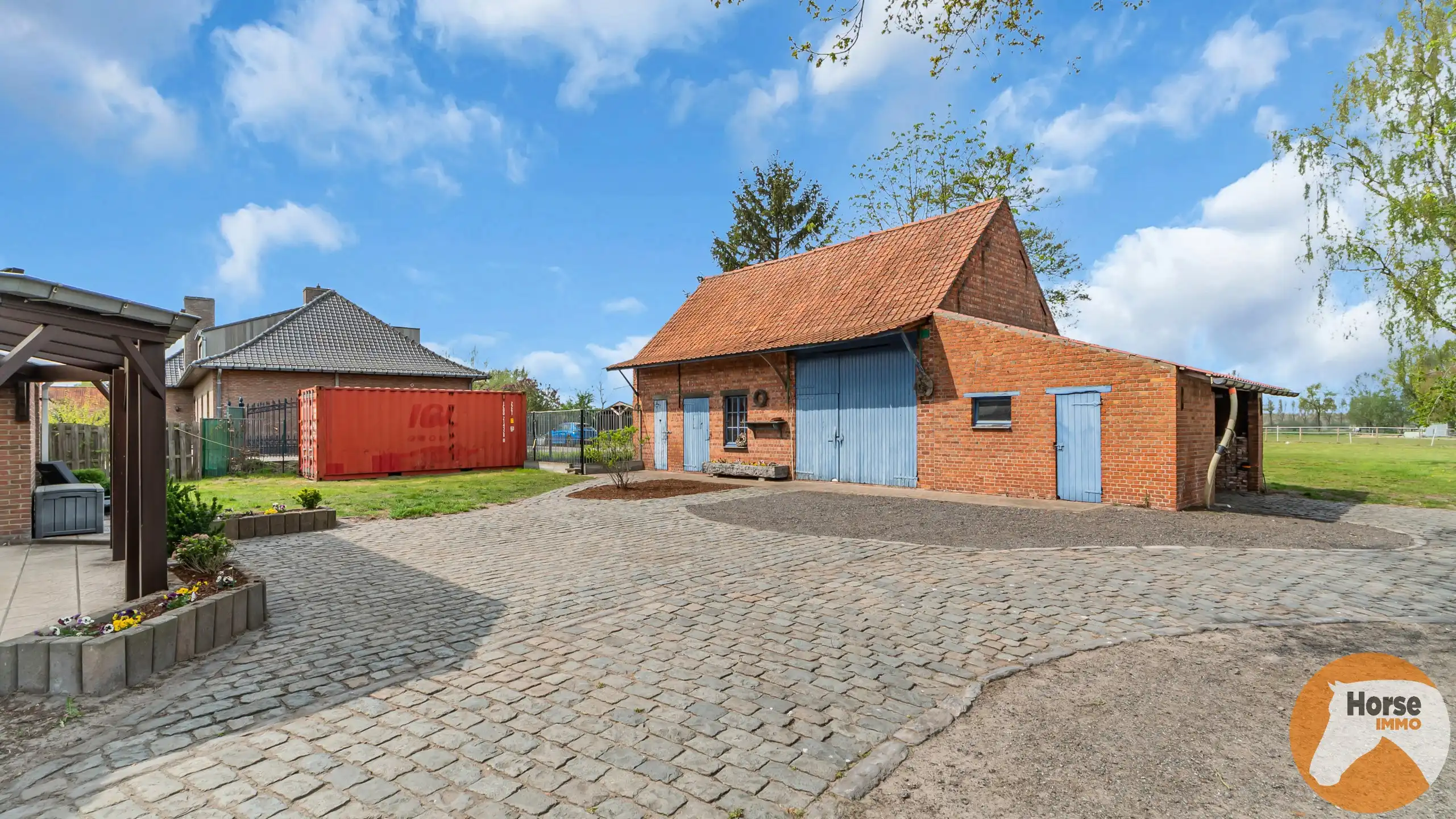 LOKEREN - Charmante woning met schuur en aanpalende weide  foto 6