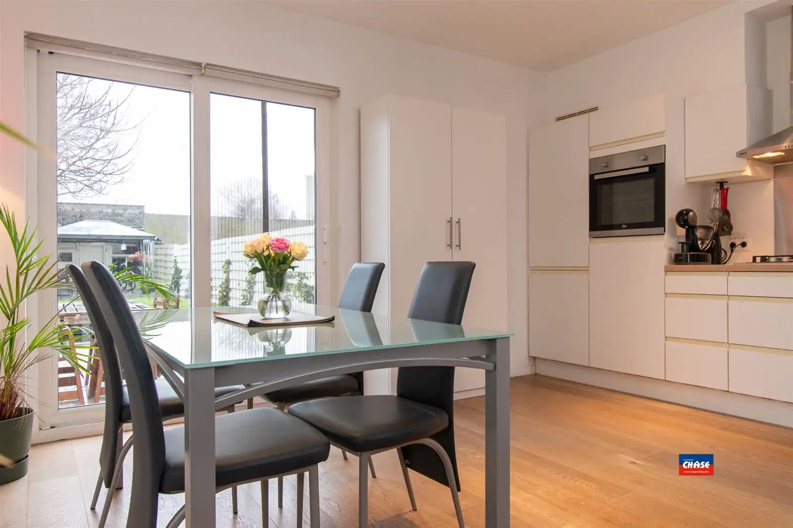 Gelijkvloersappartement met twee slaapkamers en tuin foto 6