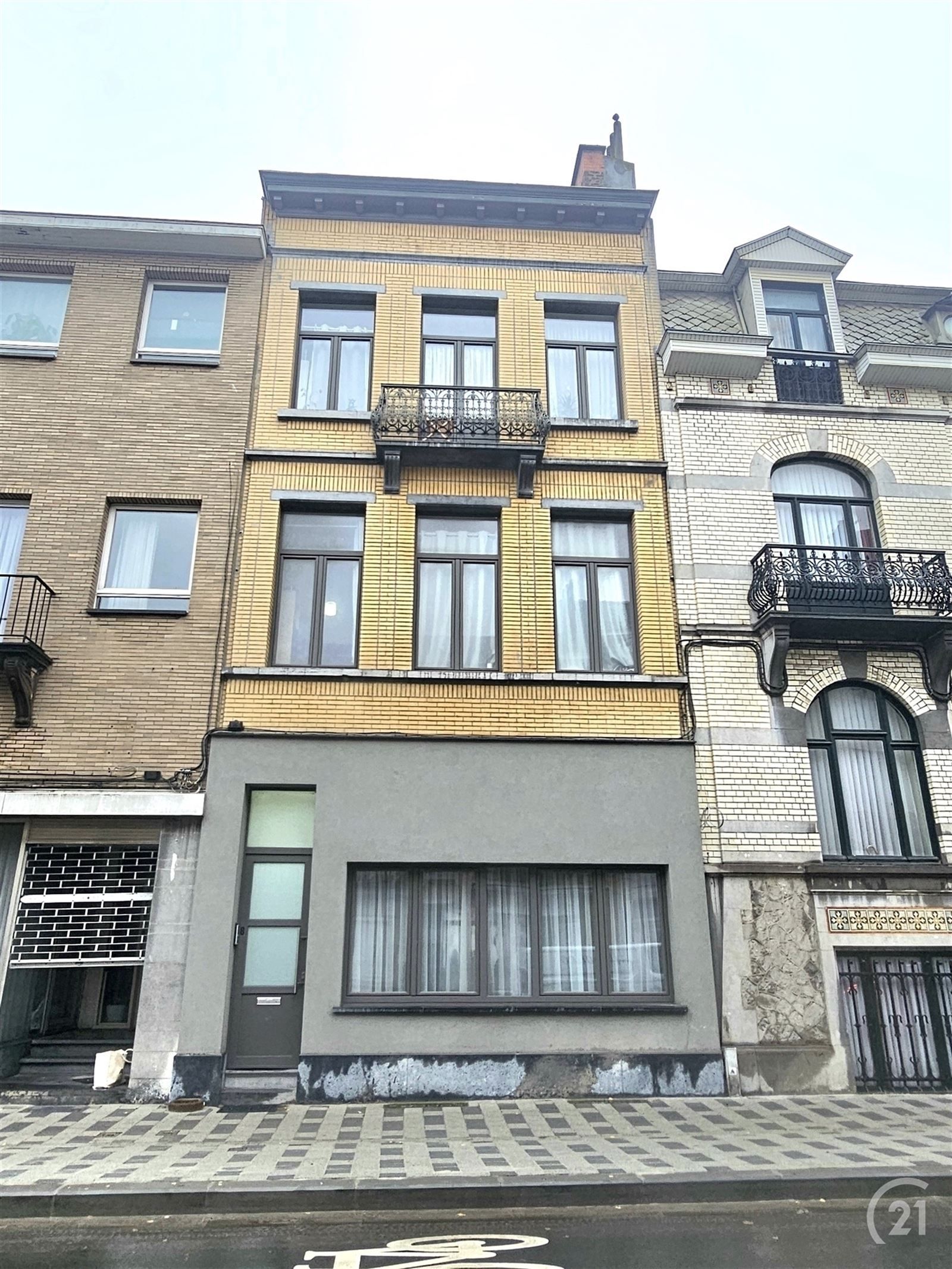 gelijkvloersappartement met tuin foto {{pictureIndex}}