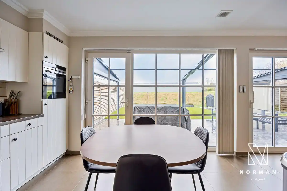 Meer dan instapklare woning (BJ 2013), met tuin, inpandige garage, 3 slks,.. in de Koolakker te Kuurne. foto 9