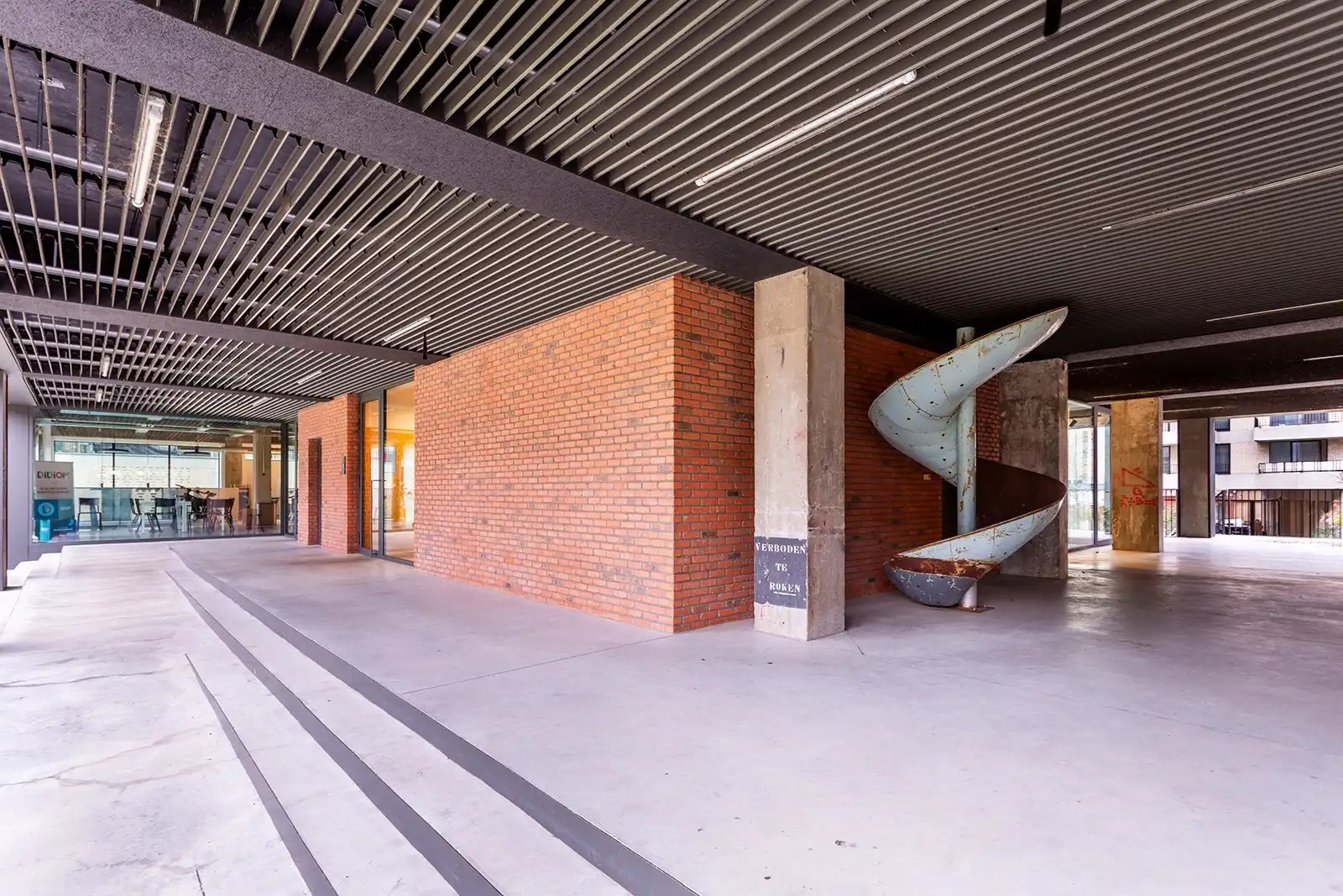 Stadsvibe en rust: energiezuinig appartement met terras foto 14