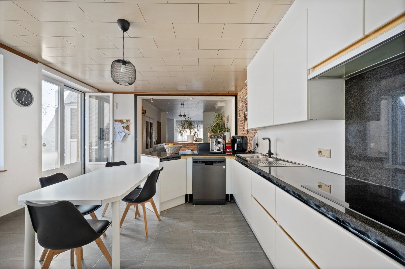 RUIME WONING MET CHARMANTE VOORGEVEL IN HET RUSTIGE ZUIDSCHOTE (IEPER) foto 9