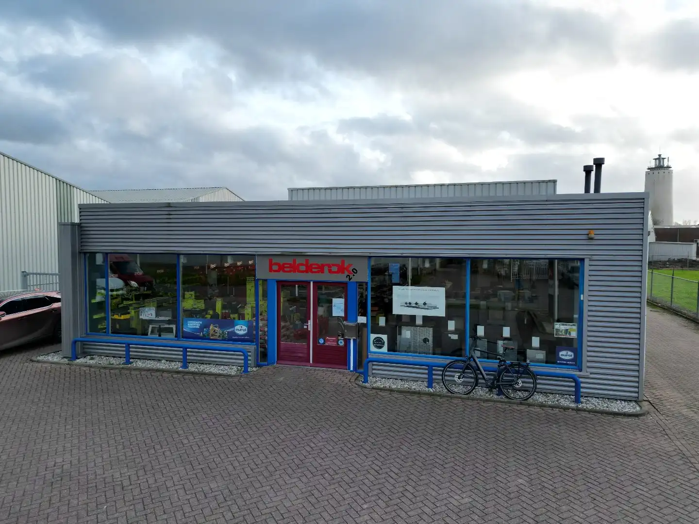 Veelzijdige bedrijfsloods op uitstekend bereikbaar bedrijventerrein – Neringweg 1, Oostburg foto {{pictureIndex}}