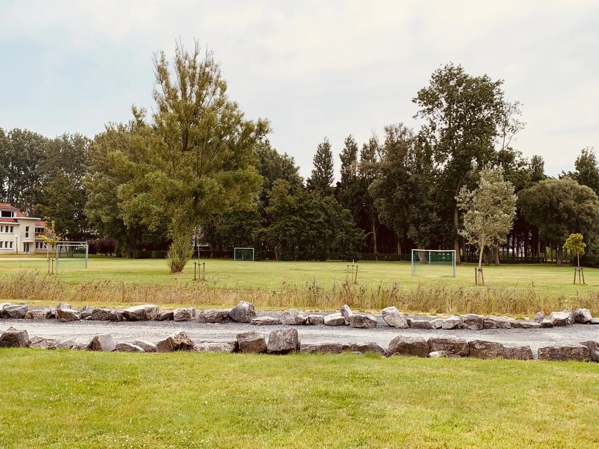 Instapklaar en smaakvol gerenoveerd appartement te koop in Park Atlantis, Vosseslag – De Haan. foto 9