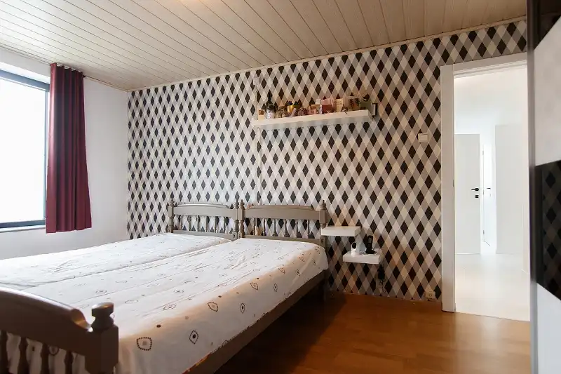 Knap afgewerkte, energiezuinige en ruime woning met vier slaapkamers, guesthouse/praktijkruimte op een centrale (maar toch bosrijke!) locatie te As foto 20