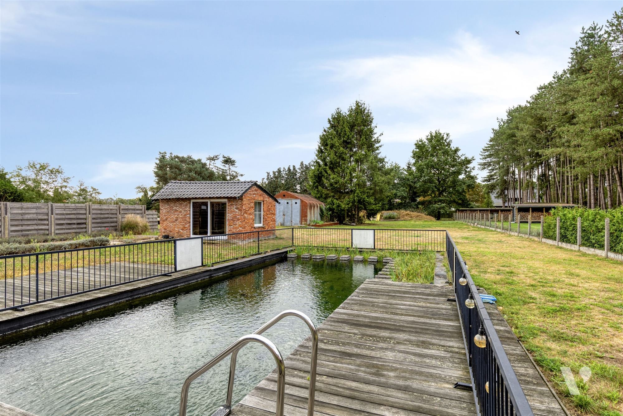 Prachtig gerenoveerde woning (279m²) met zwemvijver foto 30