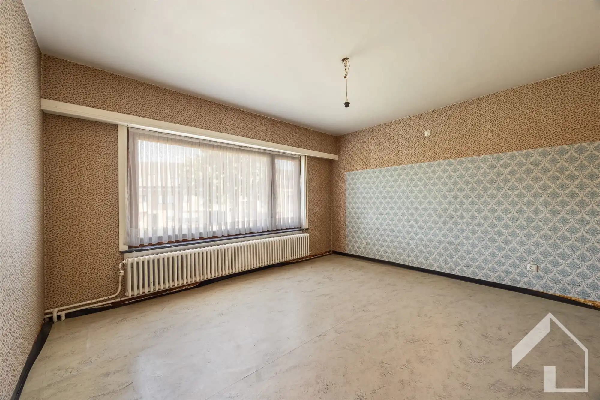 Ruime te renoveren gezinswoning met veel potentieel foto 37