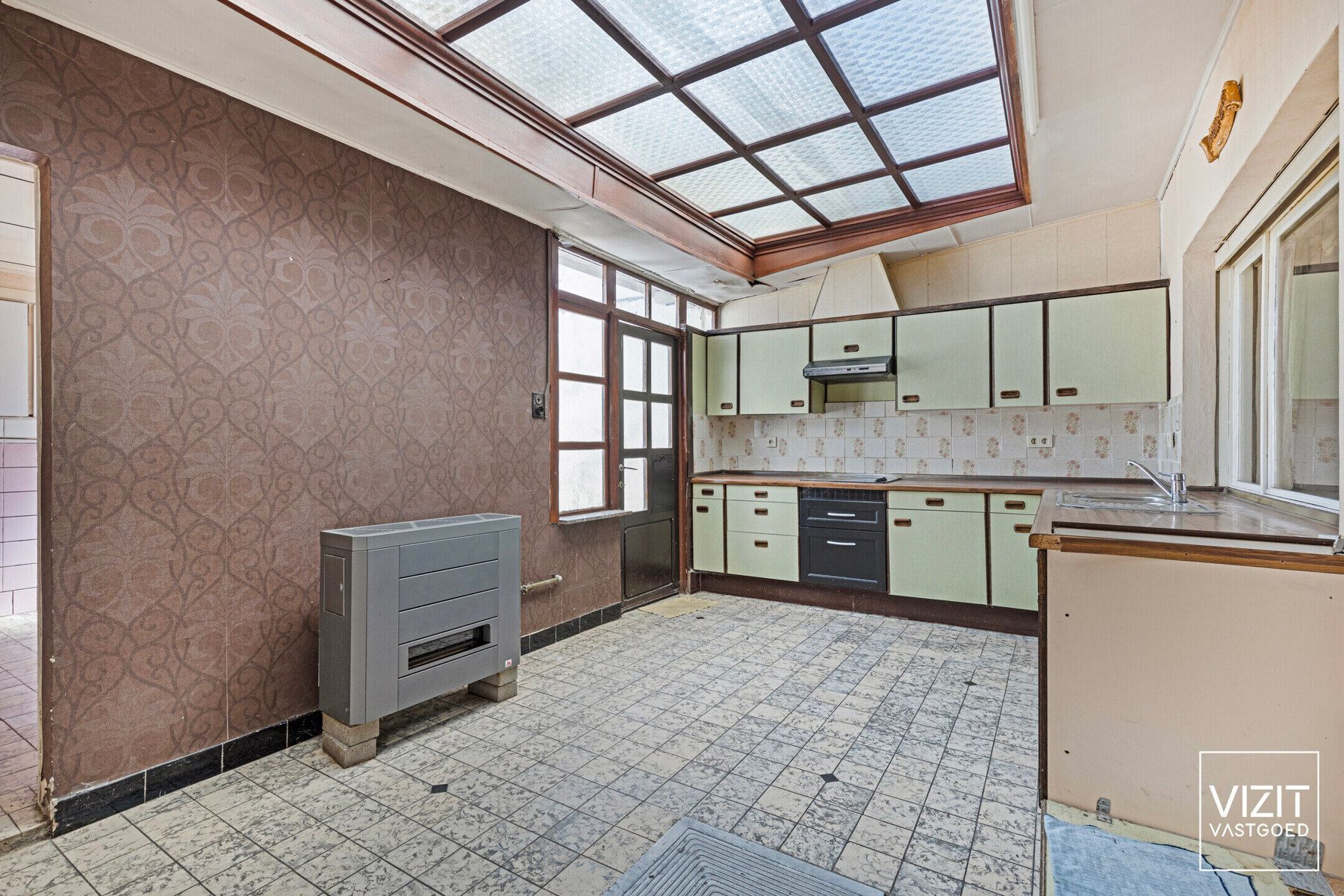 Rustig gelegen te renoveren woning foto 5
