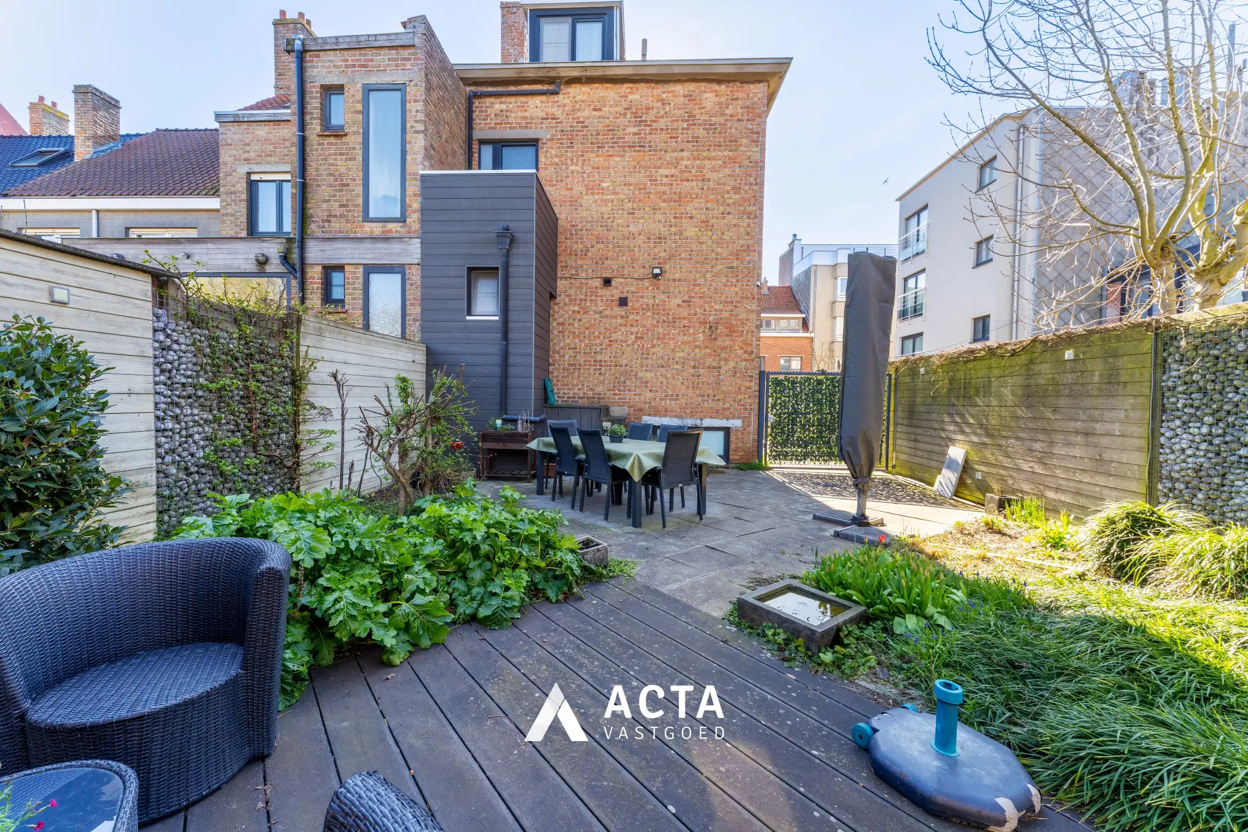 Halfopen bebouwing met vier slaapkamers en dubbele garage in Mariakerke foto 20