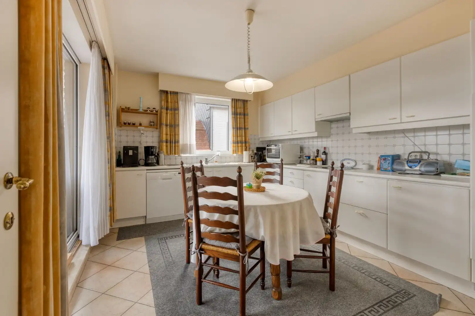 Goed onderhouden en gunstig gelegen app met 2 slpks. foto 7