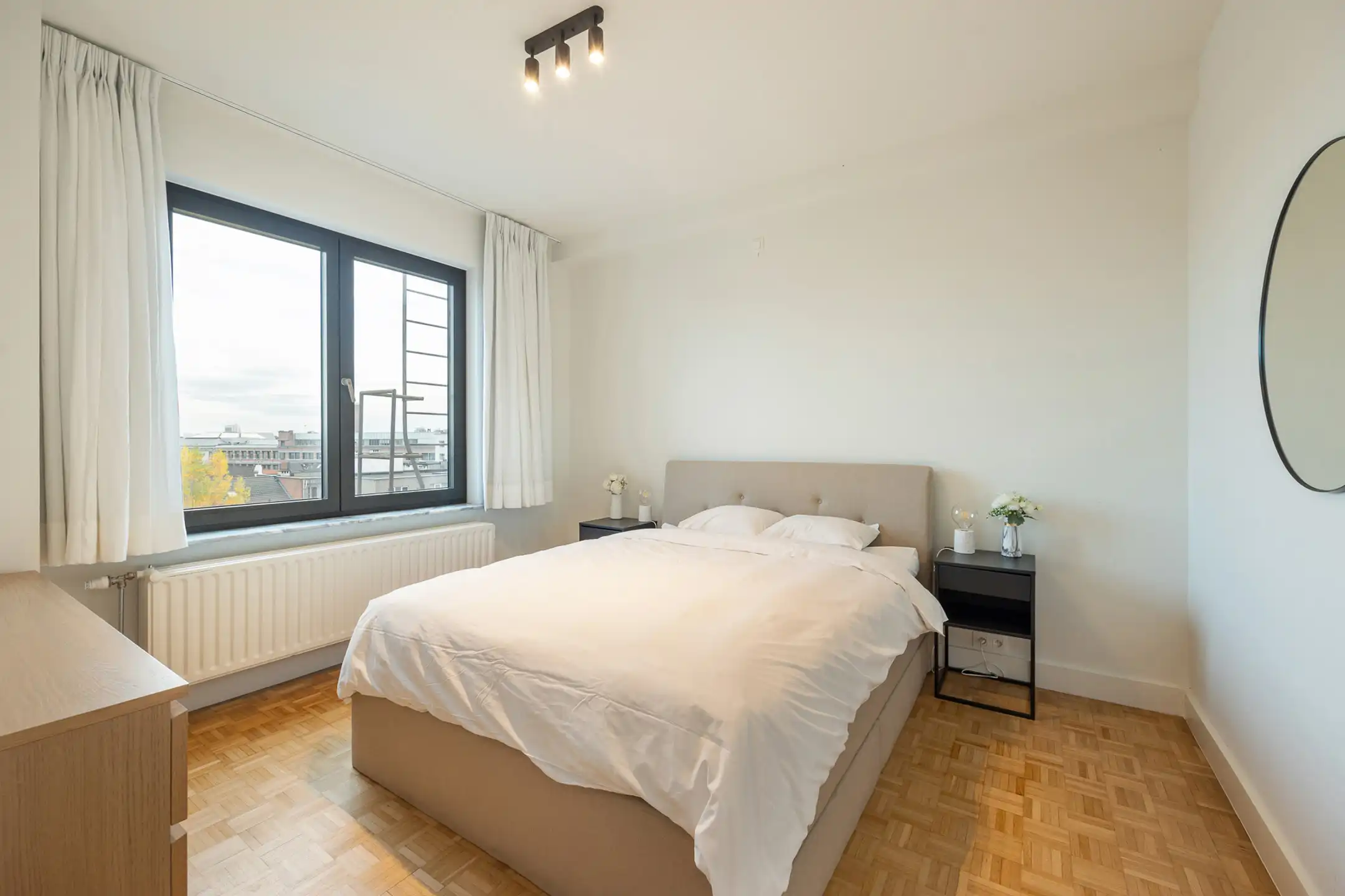 ANTWERPEN-ZUID - Ruim hoekappartement op het Zuid foto 4