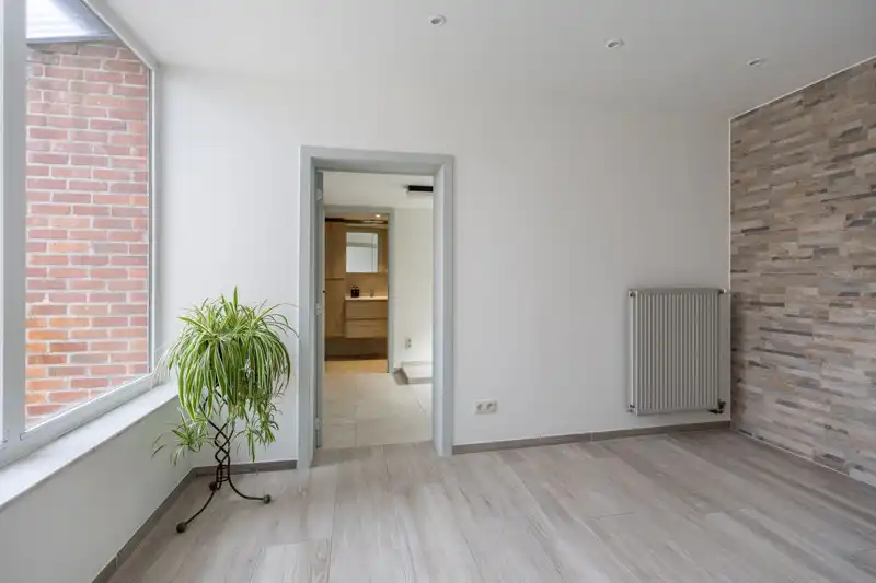Smaakvol gerenoveerde woning met 3 slaapkamers en garage foto 11