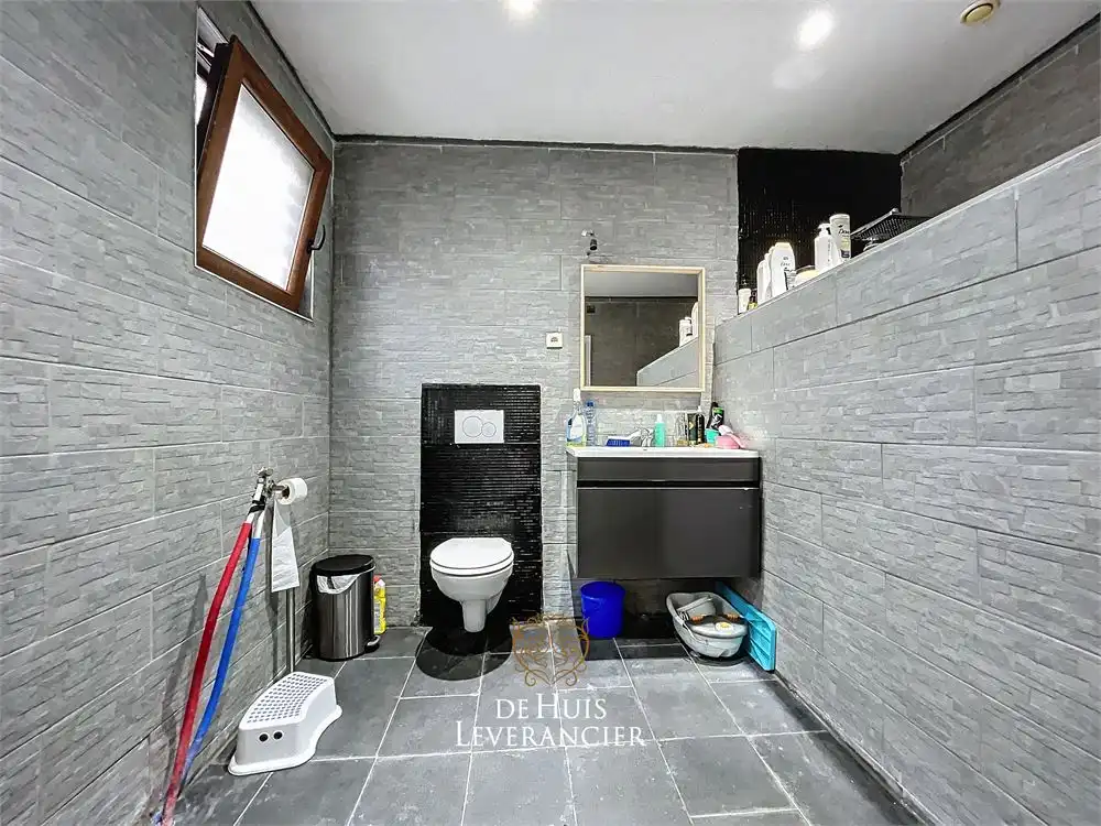 RUIME woning te koop (8 slpks, 2 badk) die ook perfect als tweewoonst kan dienen foto 26