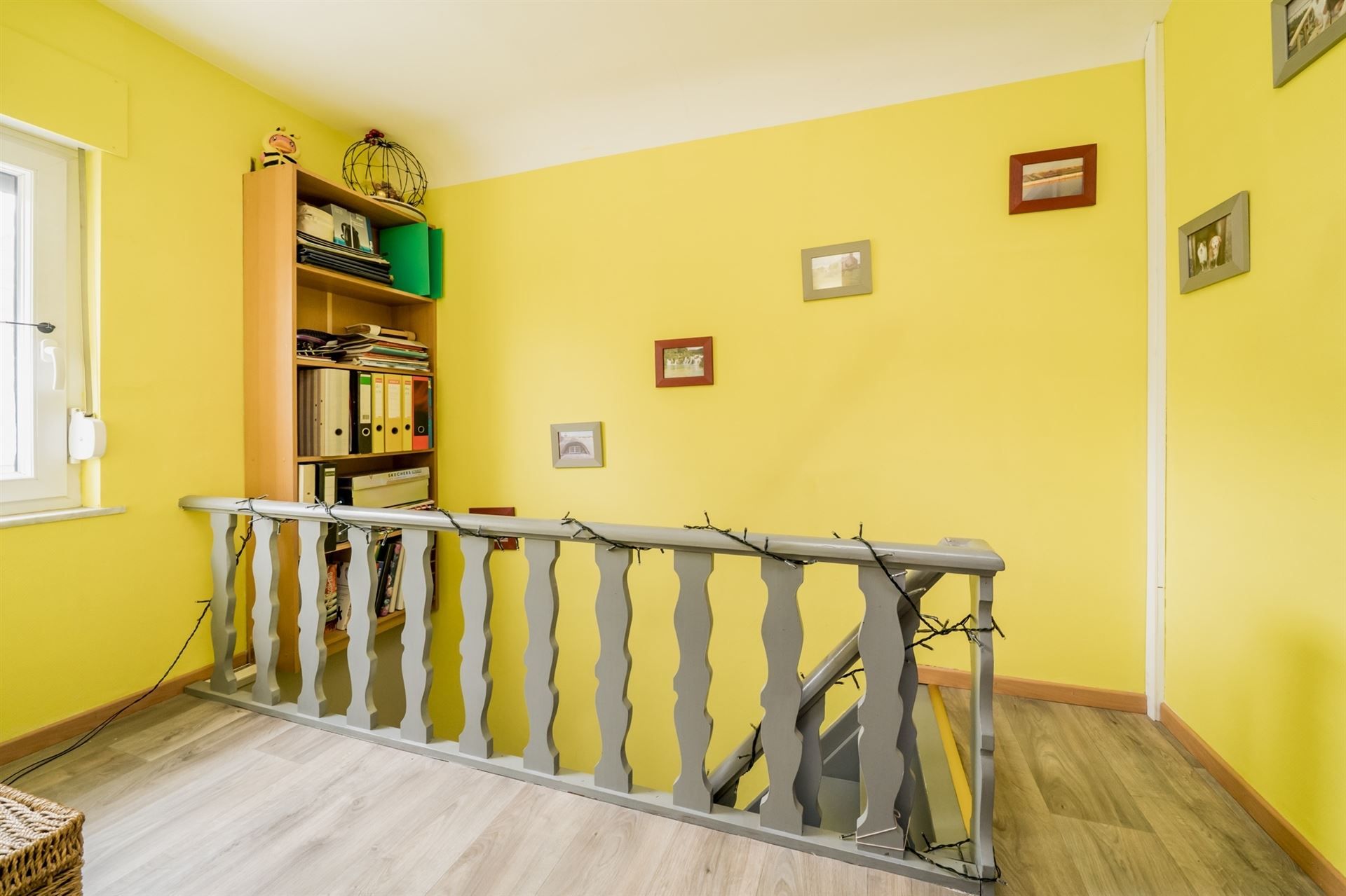 Zeer gezellige en charmante woning met prachtige tuin, oprit en ruime garage foto 8