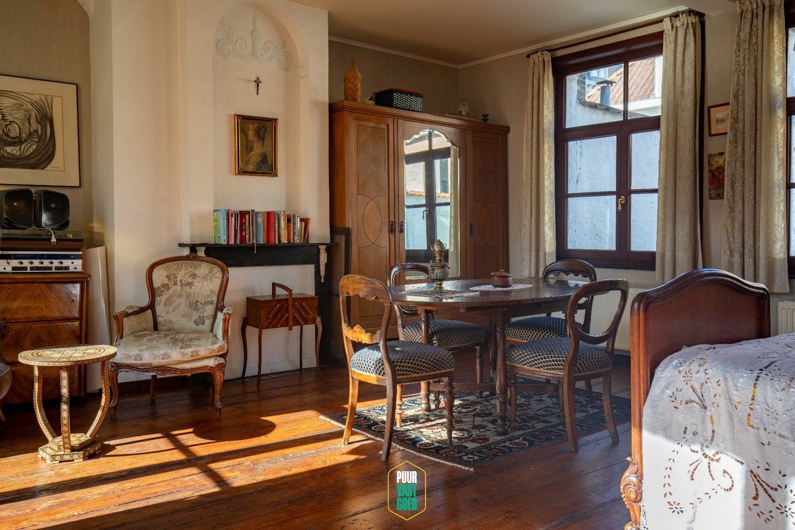 Te huur voor korte duur – Karaktervolle historische woning in hartje Brugge foto 16