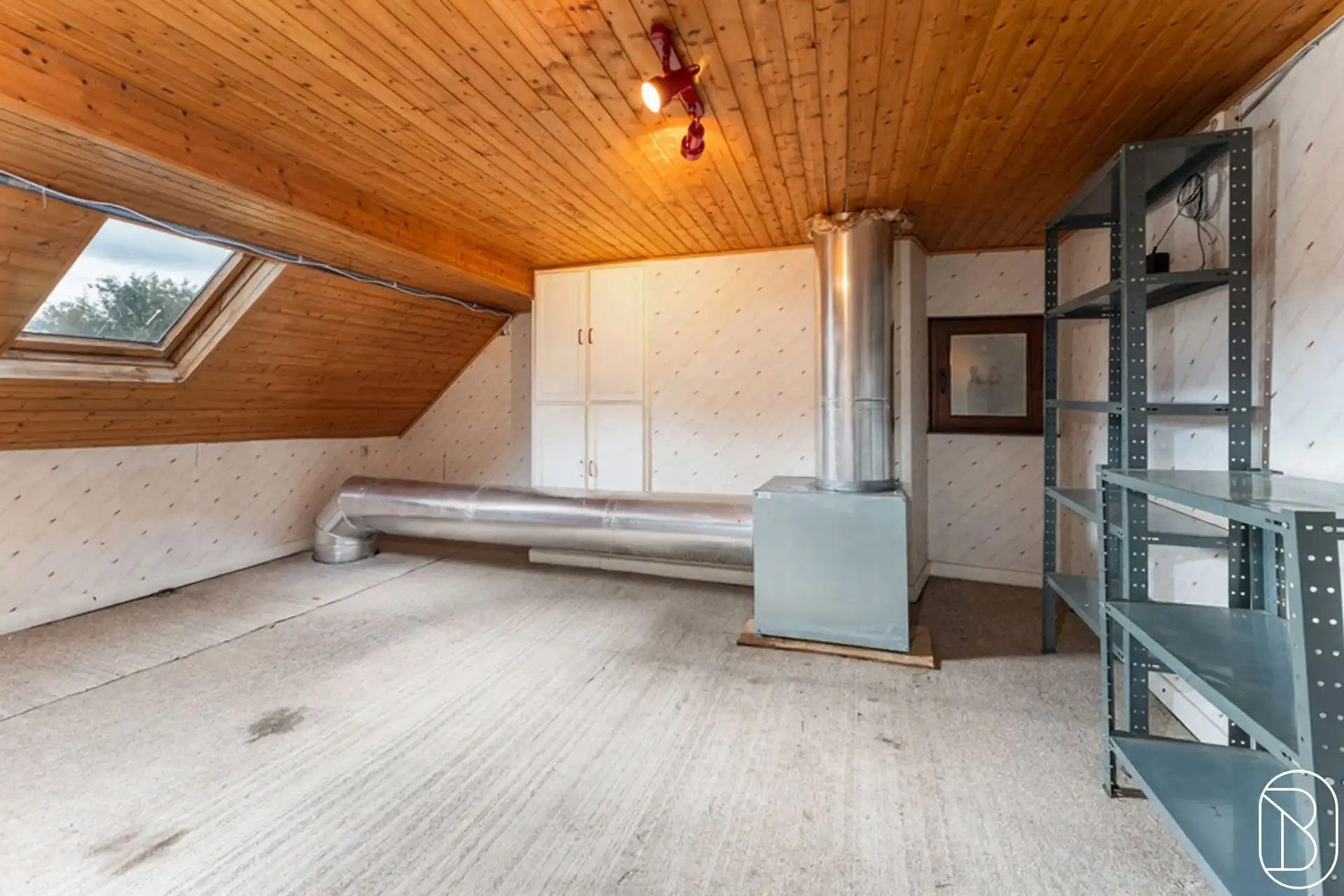 Goedgelegen charmante eigendom met veel potentieel! foto 19