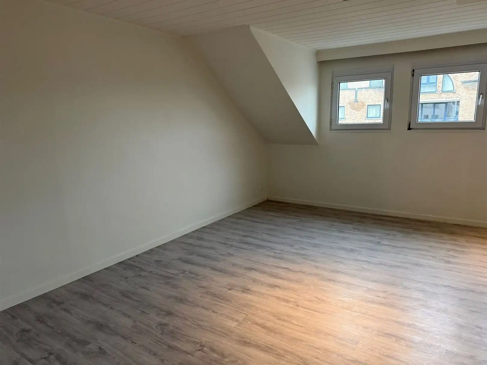 TE HUUR: Dakappartement met 1 slaapkamer in Hasselt! foto 4