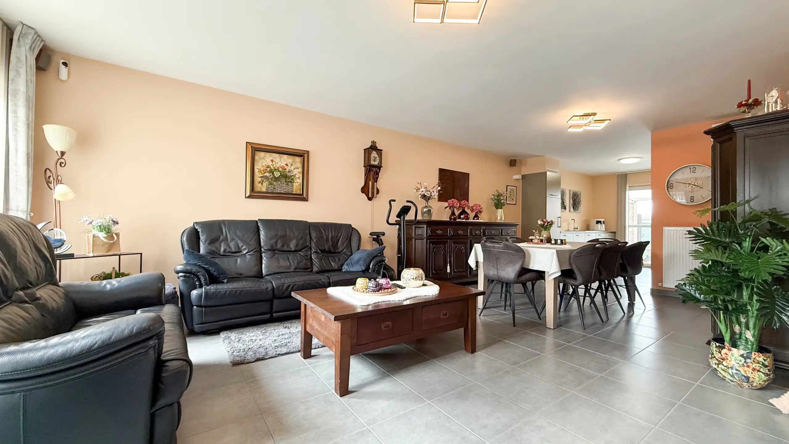 Ruim gelijkvloers appartement met tuin en parking foto 2