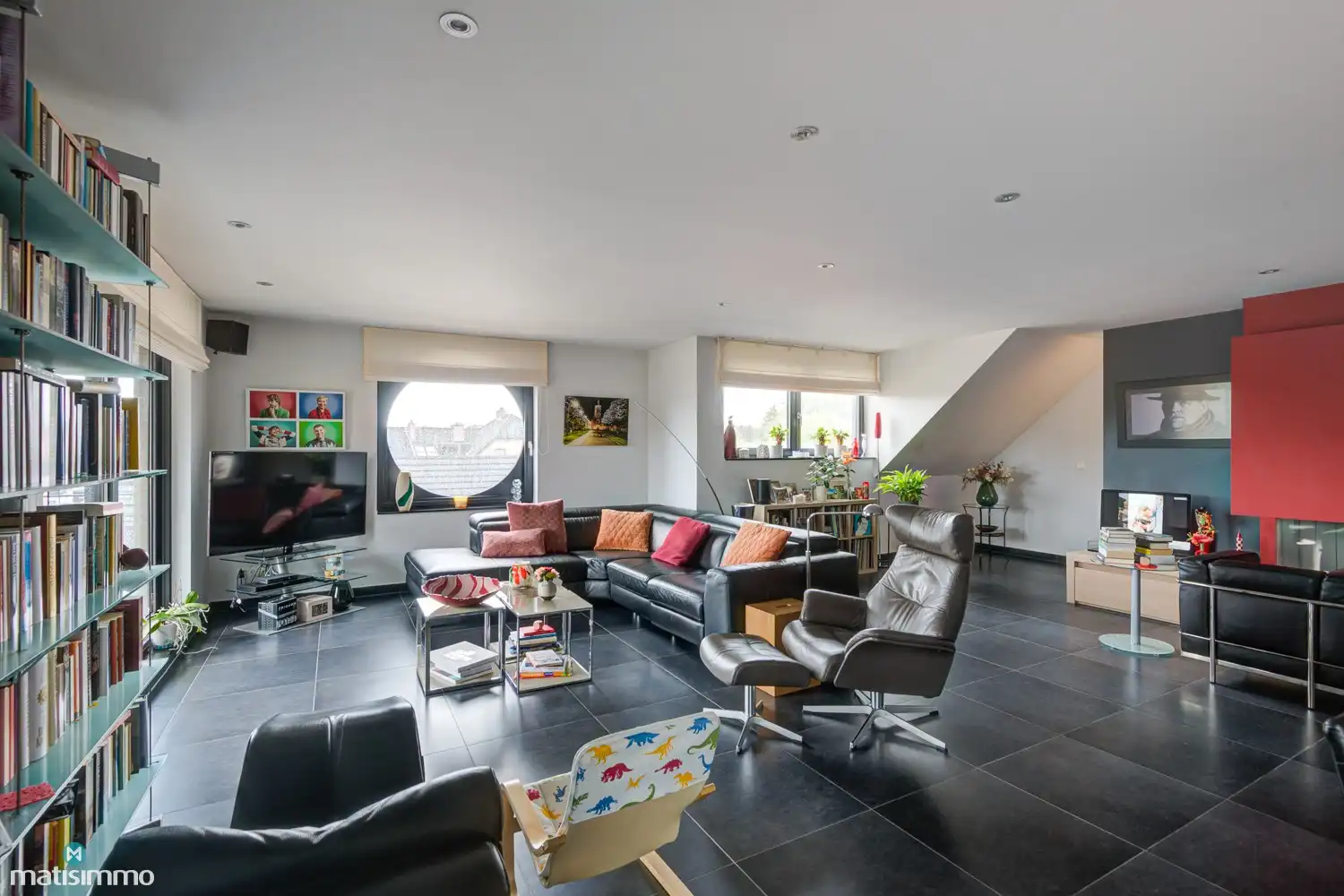 ZEER RUIM EN MODERN DUPLEXAPPARTEMENT (234M²) MET 5 SLAAPKAMERS, 2 BADKAMERS, 2 TERRASSEN, 2 KELDERS, DUBBELE GARAGE (60M²) (+ OPTIONEEL GARAGE) IN HET CENTRUM VAN LANAKEN foto 6