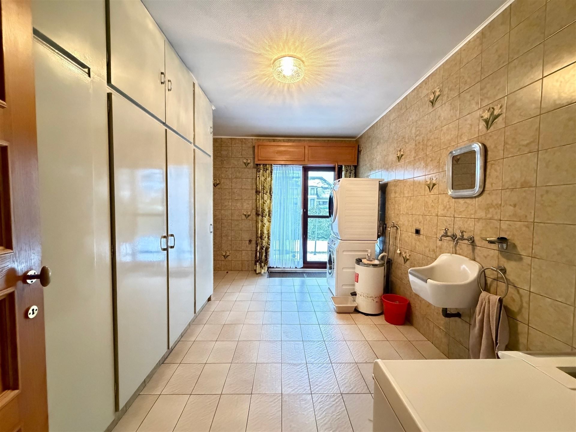 Zeer ruime villa (483 m²) op 16a48ca in Dilsen-Stokkem, goed onderhouden en vol potentieel om te transformeren tot uw hedendaagse droomwoning. foto 15